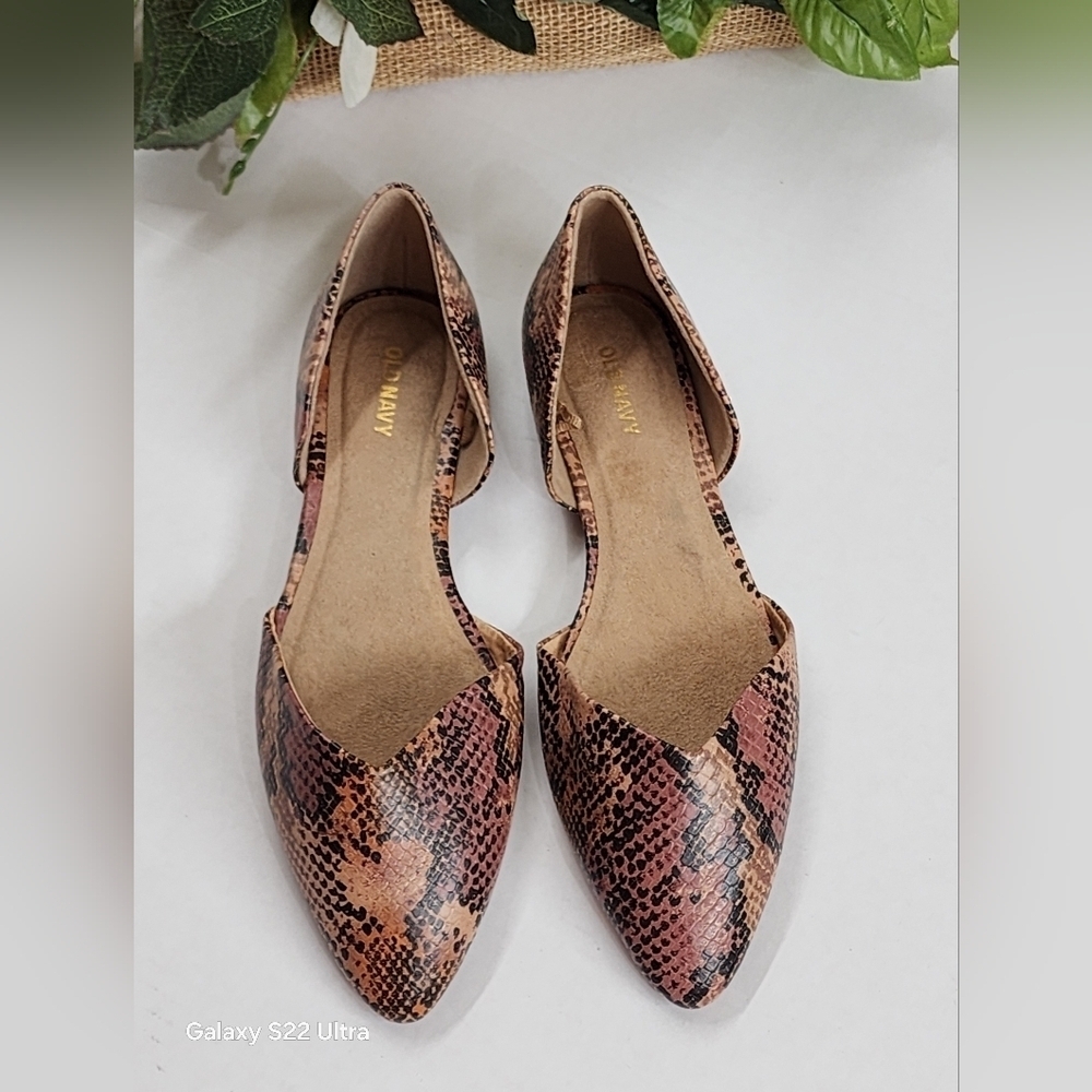 Old Navy Women's Snakeskin Flats - Pink and Black